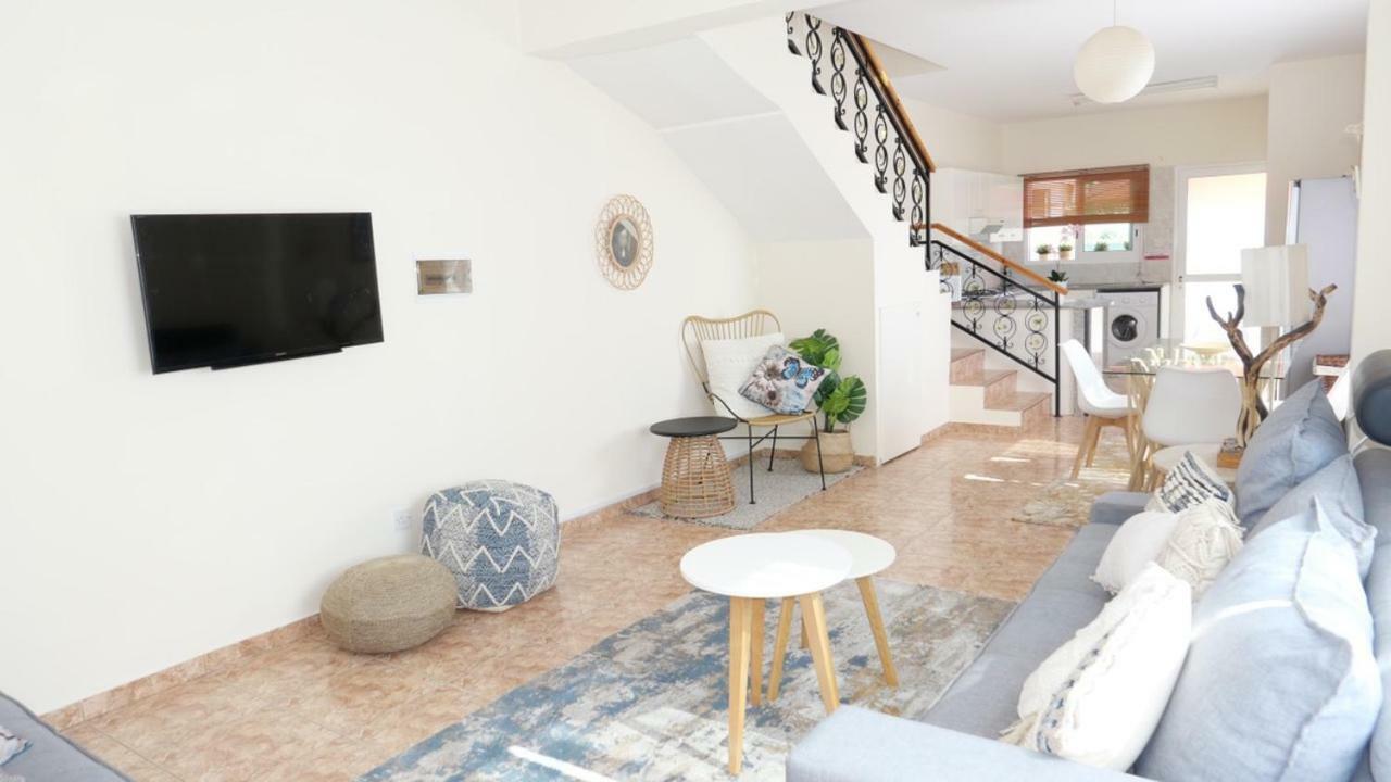 Melanos Residence 2 Bdrm Townhouse With Private Pool Хлоракас Экстерьер фото